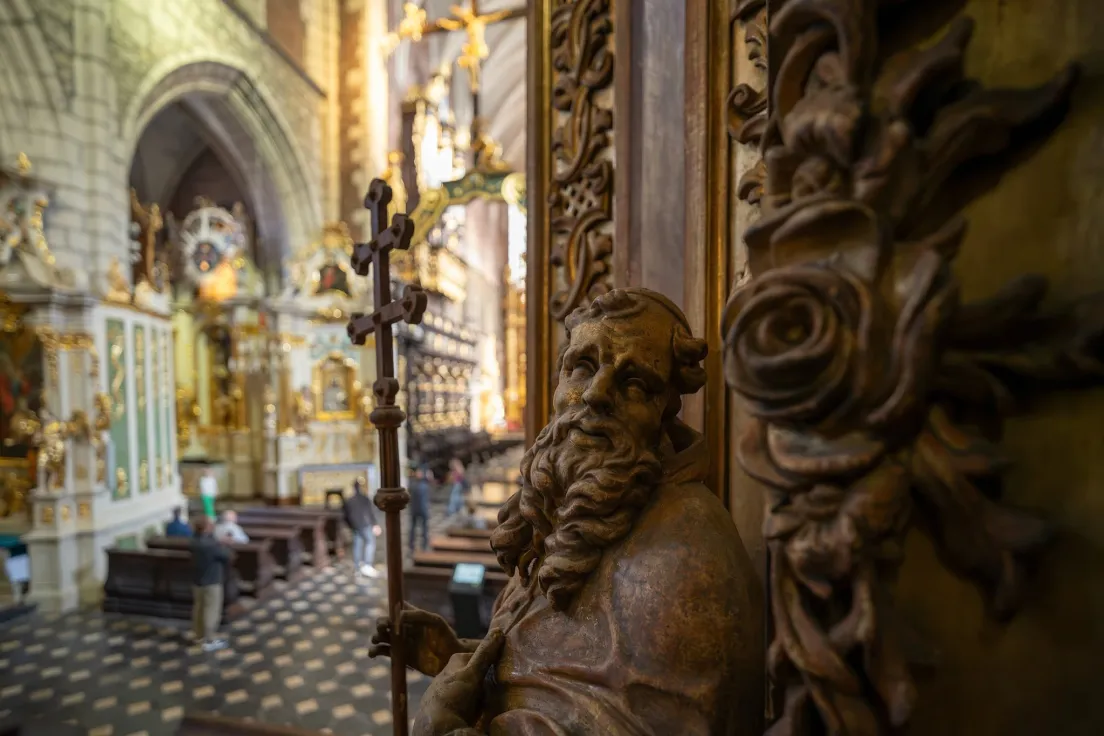 Obecny wygląd wnętrza kościoła Bożego Ciała to w dużej mierze efekt barokizacji z XVII i XVIII wieku. Przyfilarowy ołtarz św. Augustyna pochodzi z połowy XVIII wieku