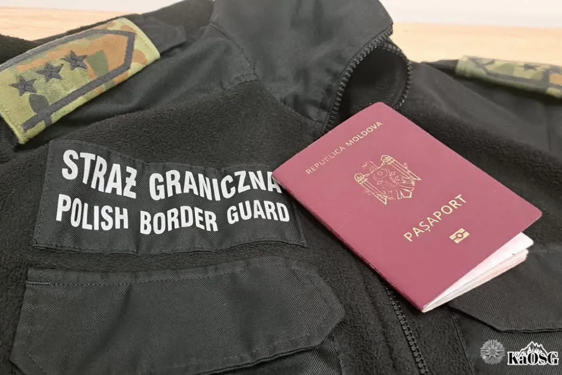 Mundur strażnika i paszport