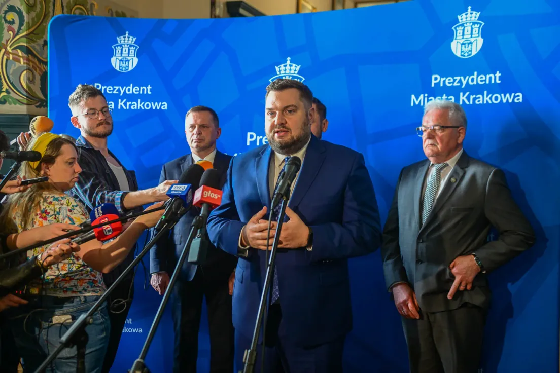 Przy mikrofonie wiceprezydent Krakowa Łukasz Sęk (14.05.2024)