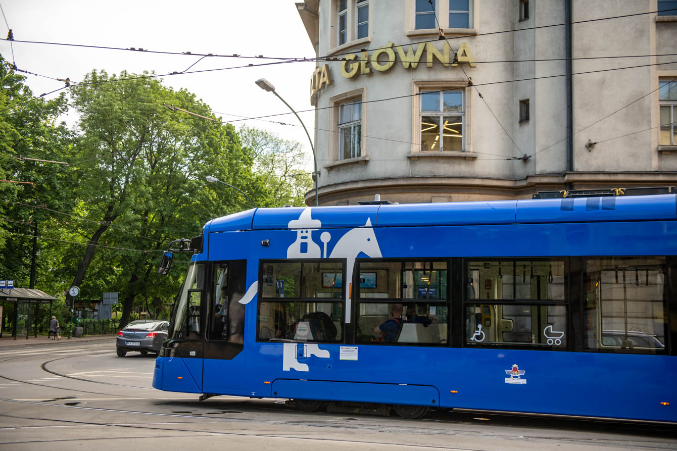 Cztery tramwaje Lajkonik są wyposażone w baterie