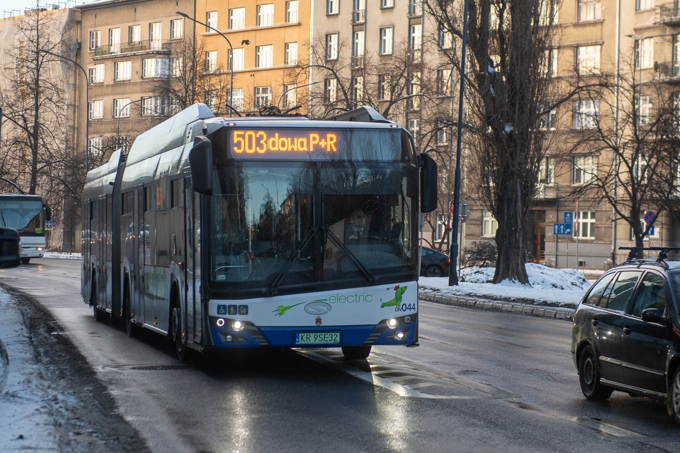 Przegubowe autobusy elektryczne zostały skierowane do obsługi linii nr 164, 174, 194 oraz 503