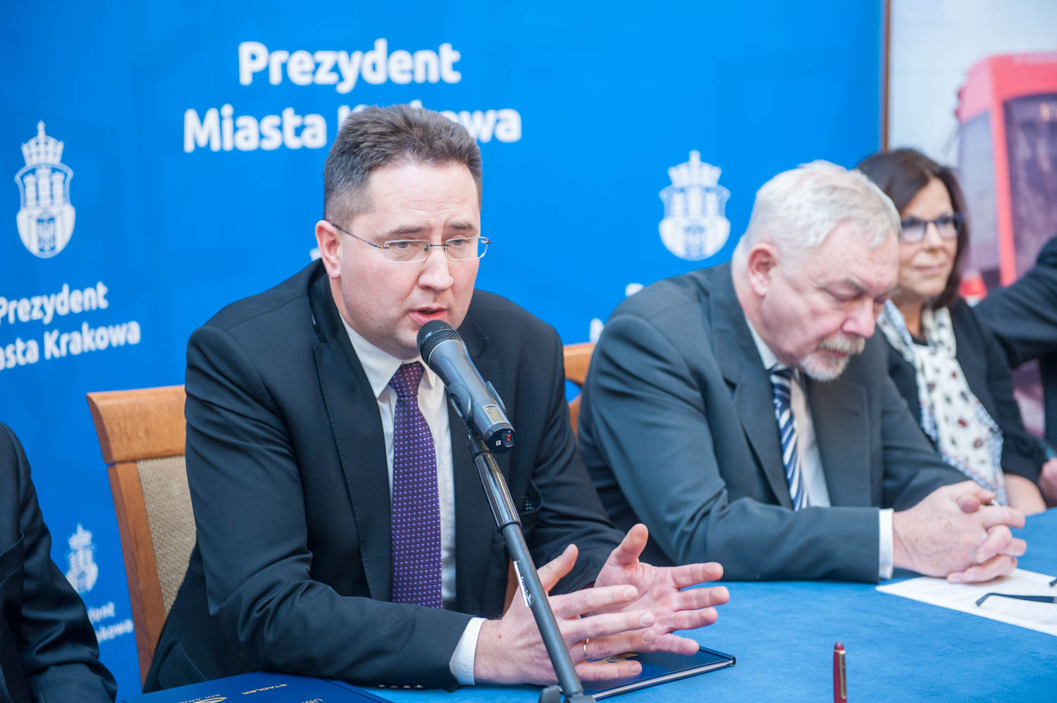 Od lewej: Rafał Świerczyński - prezes MPK, Jacek Majchrowski - prezydent Krakowa