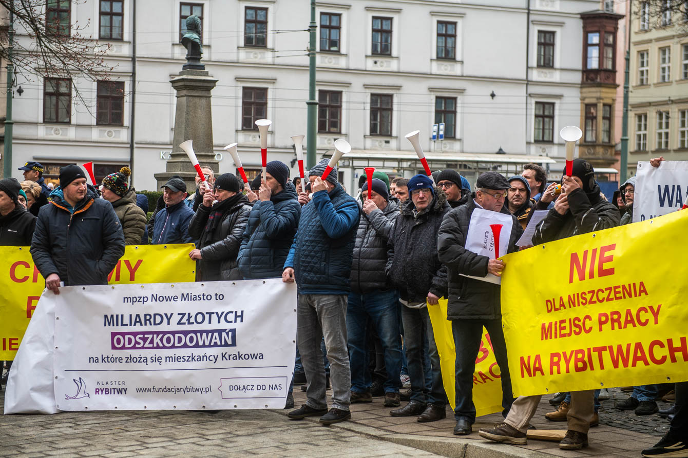 Protest pracowników firm z terenu Rybitw 8 marca 2023 | fot. Krzysztof Kalinowski/LoveKraków.pl 