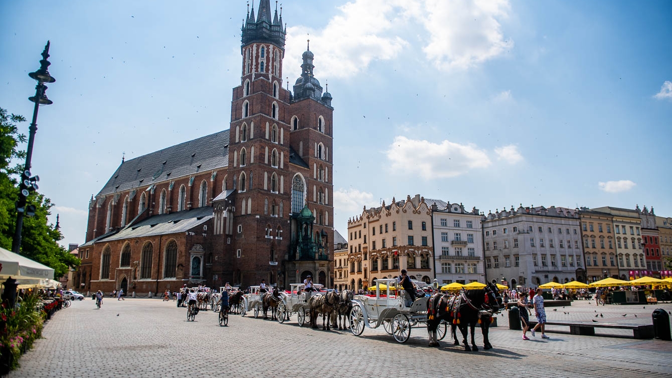 Dorożki na Rynku Głównym w Krakowie