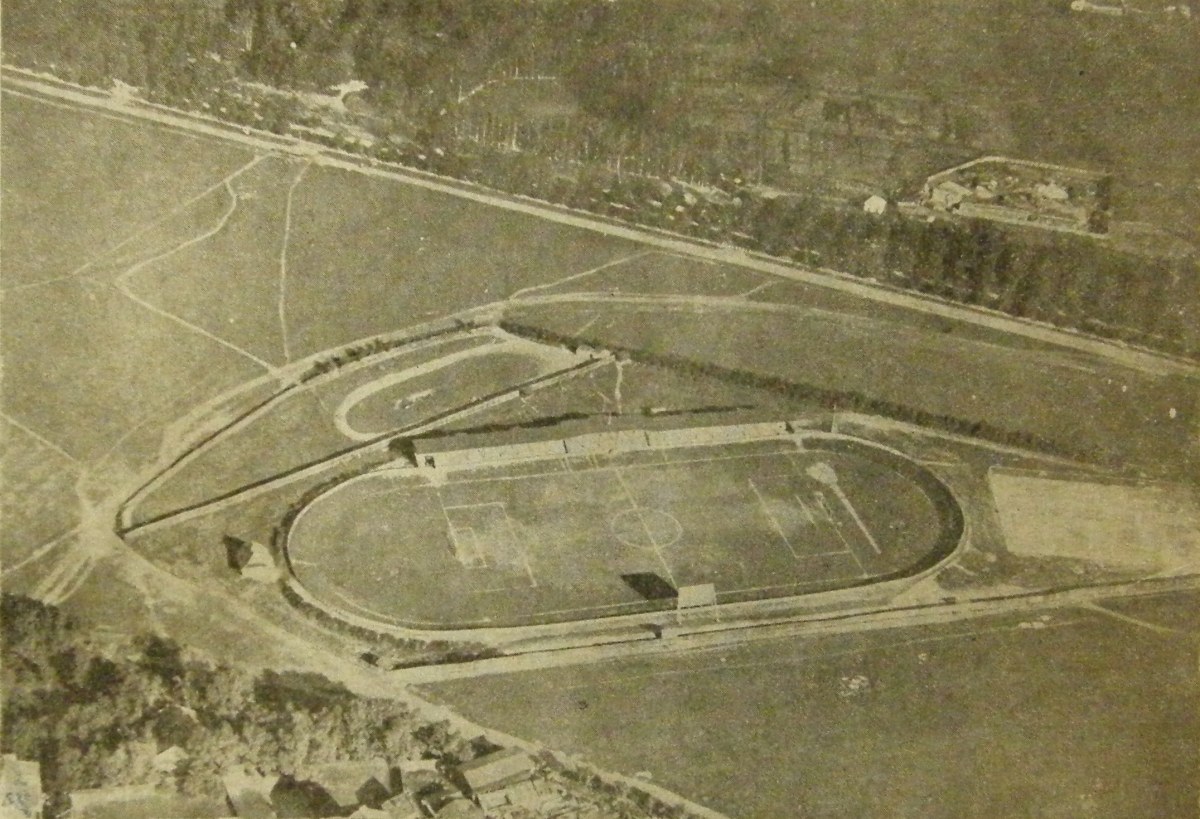 Zdjęcie lotnicze Parku Gier KS Cracovia z 1924 roku. Źródło: wikipasy.pl